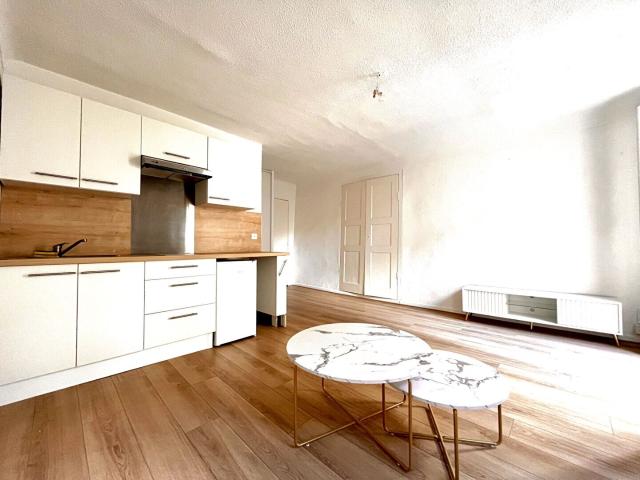 Superbe appartement Studio rénové avec Balcon à Villars sur Var