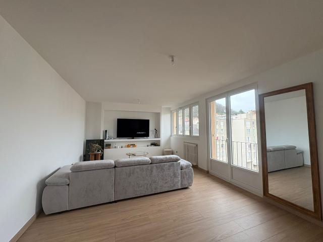 Superbe appartement T3 refait à neuf avec garage et place de