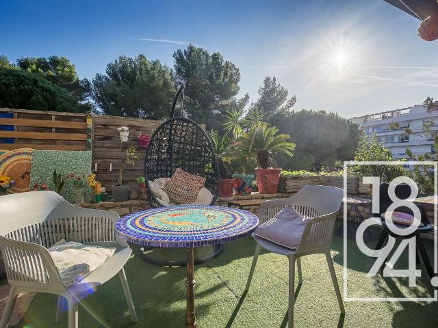 Superbe appartement T3 rénové de 74m2 avec grande terrasse Carré d'or