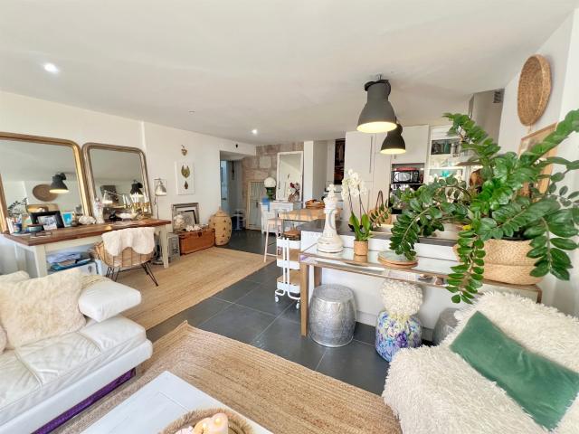 Superbe appartement T3 73 m2 à vendre Fréjus Centre avec pat. 73m² Fréjus