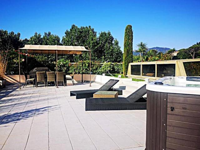 Superbe appartement toit terrasse Mandelieu