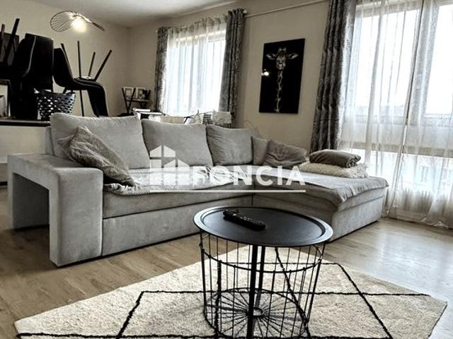 Superbe appartement traversant de 95 m² avec vue dégagée, proche centre ville