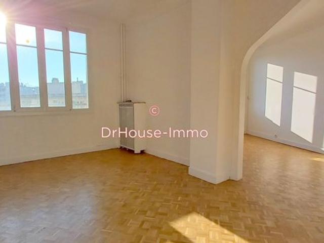 Superbe appartement 3 pièces en étage élevé proche BUTTES CHAUMONT