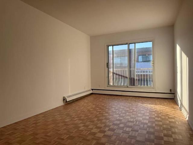 Superbe appartement 4 1/2 situé au cœur de LaSalle!
