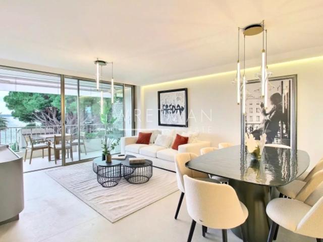 Superbe appartement 4 pièces entièrement rénové avec vue mer Cannes Palm Beach