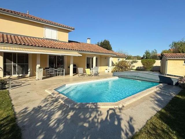 Superbe bastide 134 m² hab. / 2 garage 70 m² / Terrain 1200 m² / Piscine / CALME