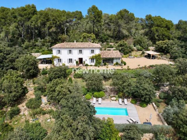 Superbe Bastide provençale avec vue panoramique et proche village