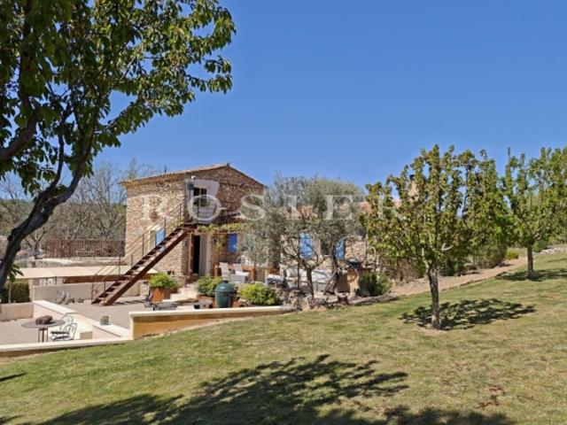 Superbe bergerie restaurée et agrandie avec piscine et trés belle vue sur le Luberon