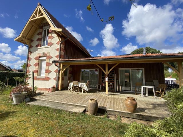 SUPERBE CANAULAISE 4 CHAMBRES CENTRE LACANAU VILLE