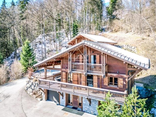 Superbe chalet de 5 chambres avec des vues panoramiques à La Côte d'Arbroz, proche de Morzine