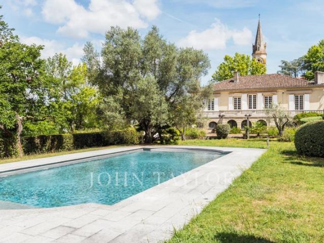 Superbe chartreuse Cenon 4 chambres Parc Paysager Piscine