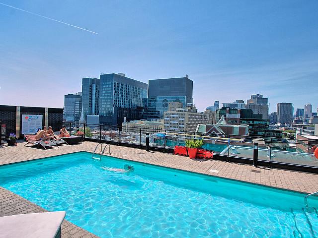 Superbe Condo Avec Balcon Privé! Chum!