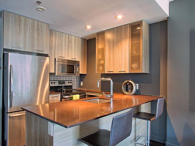 Superbe Condo Avec Balcon Privé!