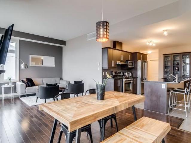 Superbe condo! 2 CAC, 1.5 SDB, 2 stationnements