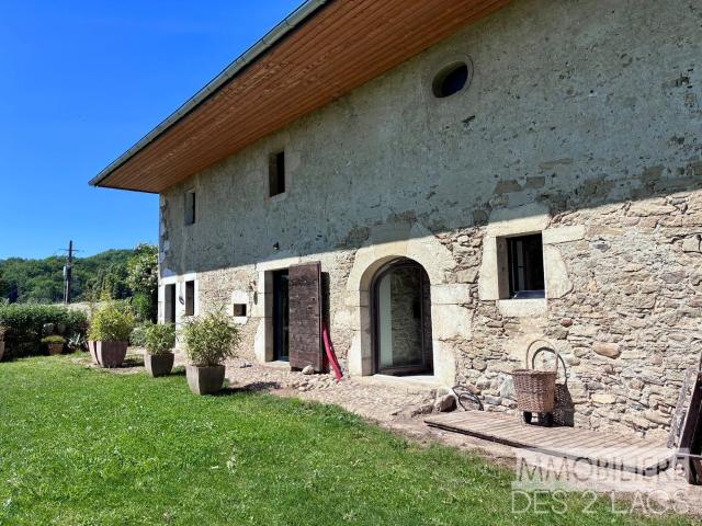 Superbe corps de ferme à rénover entre Annecy et Aix les Bains