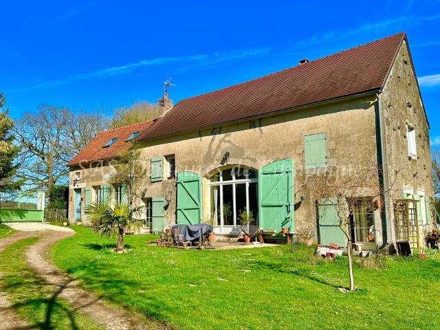 Superbe corps de ferme datant de 1890, rénové et offrant 265. 265m² Colméry