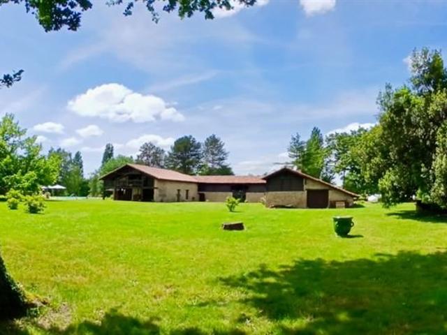 Superbe corps de ferme rénové à 10 minutes de Mont de Marsan 550m² Bougue