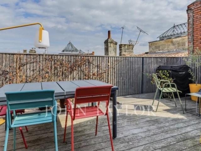 Superbe duplex avec rooftop et parking Palais Gallien John Taylor Bordeaux