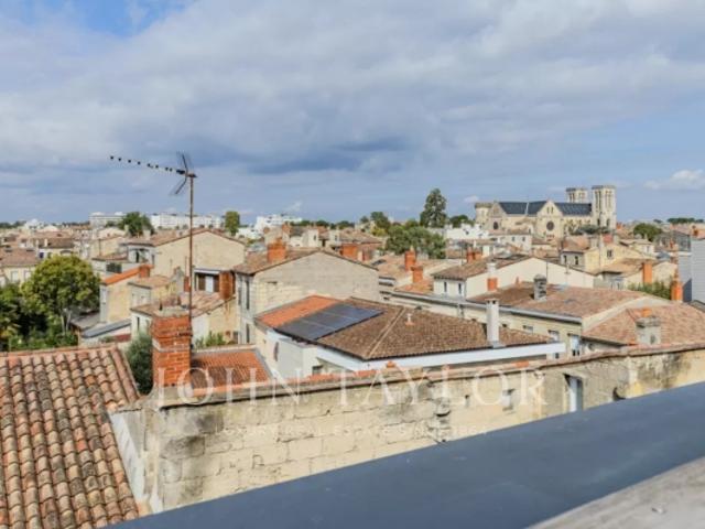 Superbe duplex avec rooftop et parking Palais Gallien John Taylor Bordeaux