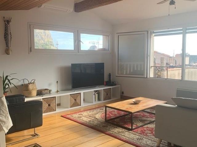 Superbe duplex inversé avec terrasse tropézienne au cœur de Cassis