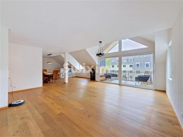 Superbe Dachgeschosswohnung 190 m² im Herzen von St Cergue