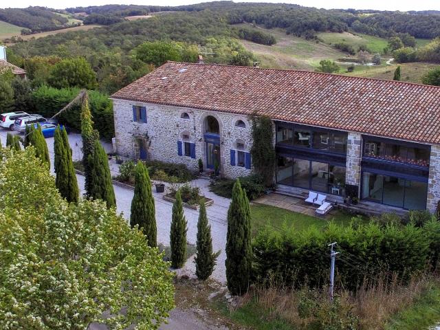Superbe demeure & chambre d’hôte en pierre rénovée