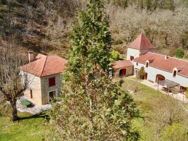 Superbe domaine de charme avec maison principale, 3 gîtes, p. 550m² Prayssac