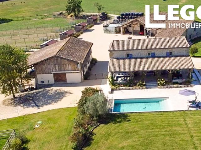 Superbe domaine équestre de 23 hectares avec vue imprenable, piscine et hébergement pour les invités