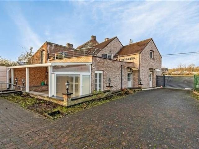 Superbe ensemble de deux appartements avec garage