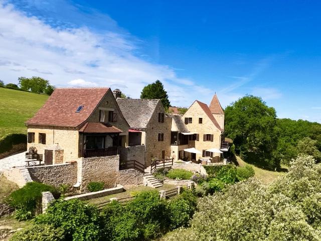 Superbe ensemble périgourdin en plein coeur du Périgord Noir. 220m² Les Eyzies de Tayac Sireuil