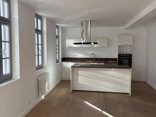 superbe f3 de 66 m2 avec garage au 2 etage