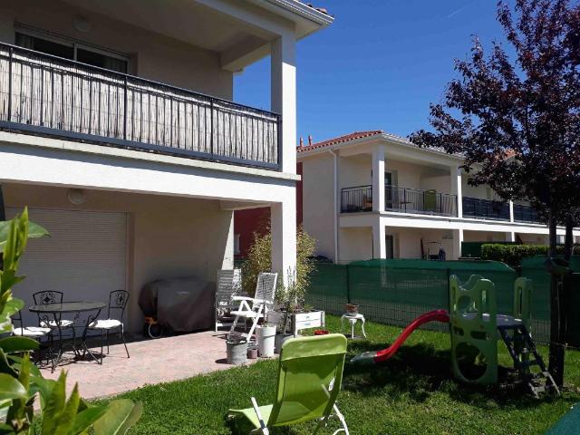 Superbe F3 récent 67m2 avec TERRASSE, JARDIN, GARAGE et PLACE DE PARKING à Veauche