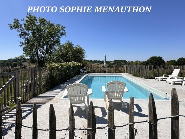 SUPERBE FERME DE TYPE T9 DE 330 M2 DONT UNE DEPENDANCE DE 60 M2