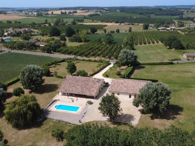 Superbe ferme rénovée avec soin avec piscine, grande grange. 300m² Cancon