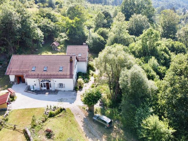 Superbe ferme rénovée sur terrain de 45,68 ares Plateau des 1000 étangs