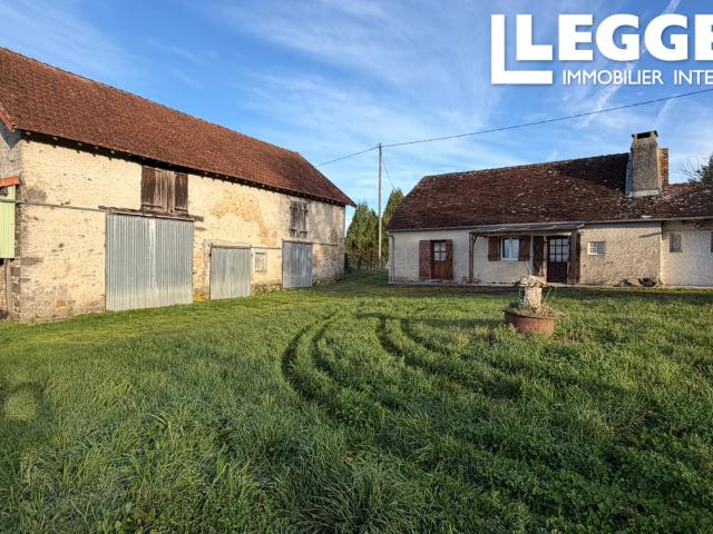 Superbe Fermette en pierres, avec grange et dépendances sur un terrain de 2.5 hectares et vue panoramique!