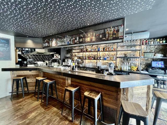 Superbe Fond de commerce Bar Restaurant