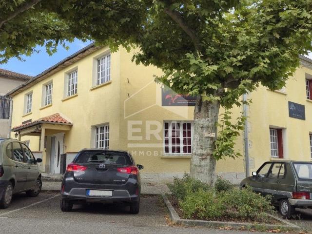 Superbe Immeuble A Usage Et Projet Multiples 300m² Sos