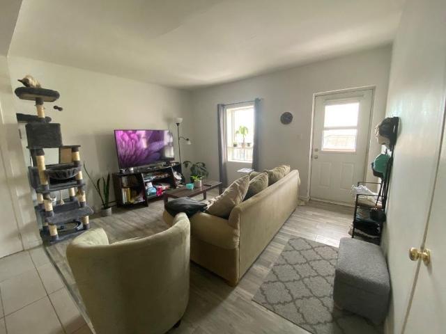 Superbe logement dans la magnifique région de Sainte Anne des monts en Haute Gaspésie. Immeuble en face de la mer !