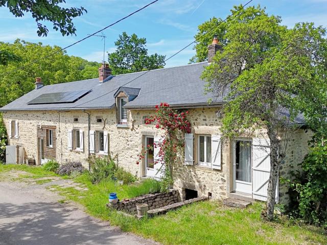 Superbe longère avec terrasse panoramique et vue dégagée à V 223m² Villapourçon