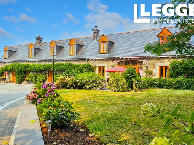 Superbe longère de trois chambres, gîte de deux chambres, dépendances et magnifiques jardins