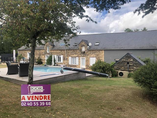 SUPERBE LONGERE DPE: A sur 5500 M2 DE TERRAIN