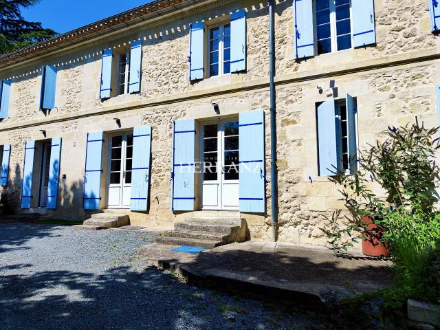 SUPERBE LONGÈRE EN PIERRE BATISSE FAMILIALE OU PROJET DE GÎTE PISCINE ET DÉPENDANCES
