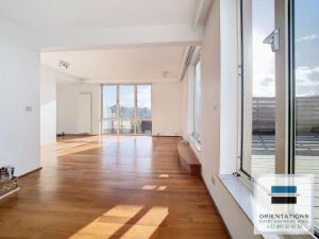SUPERBE PENTHOUSE DANS UN BEL IMMEUBLE MODERNE