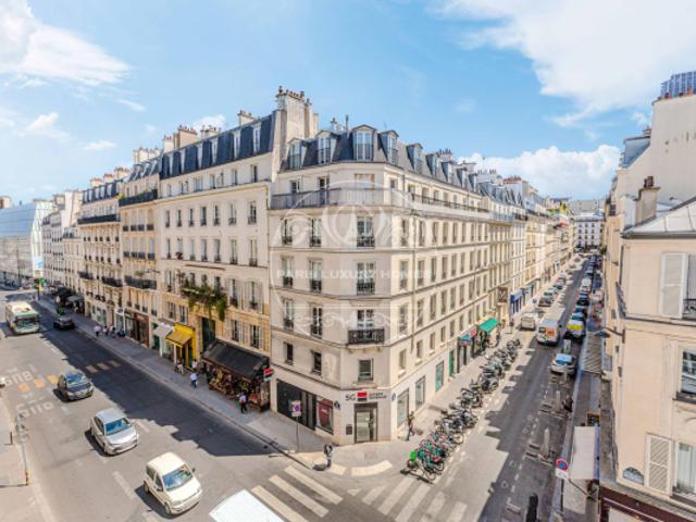 SUPERBE PIED À TERRE PROCHE DU BON MARCHÉ À PARIS 7ÈME !