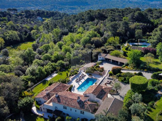 Superbe propriété 437m2 Domaine fermé