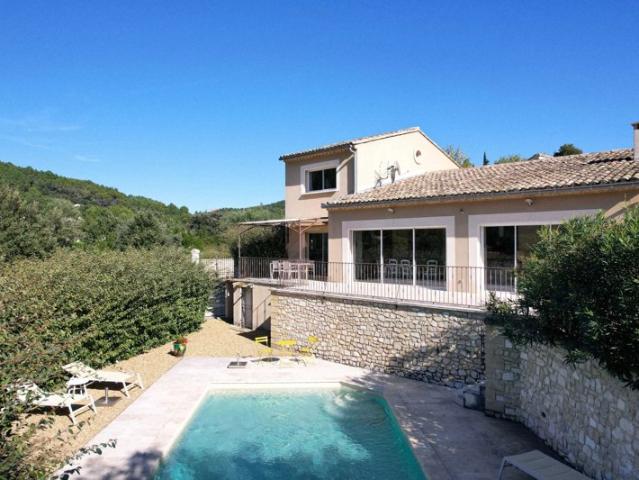 Superbe propriété avec jardin, piscine et vues