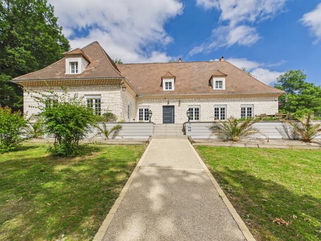 Superbe propriété avec piscine et vue dégagée 320m² Villeneuve sur Lot