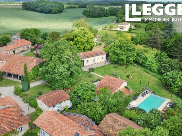 Superbe propriété avec 4 gîtes, maison, piscine et dépendances, dans un cadre idyllique et privilégié