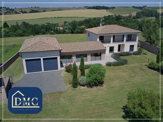 Superbe propriété contemporaine avec vue imprenable sur les